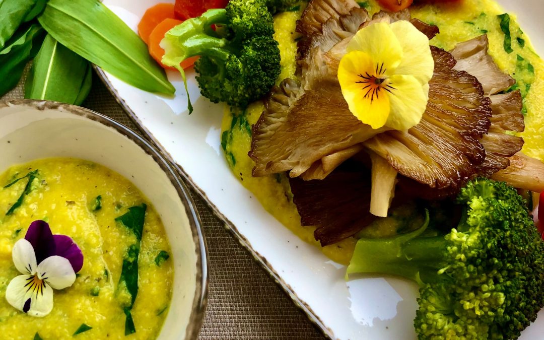  Bärlauch-Polenta mit gebratenen Austernpilzen und frischem Gemüse 